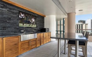 Dining - Waikiki Landmark Resort and Condos - Breathtaking 2Bed,2Bath, Free Parking (Honolulu)