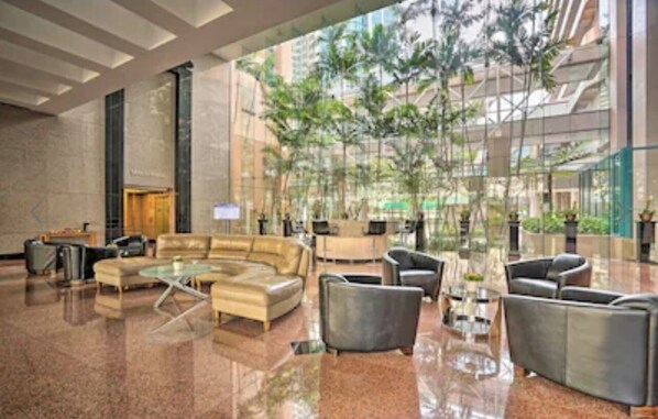 Lobby - Waikiki Landmark Resort and Condos - Breathtaking 2Bed,2Bath, Free Parking (Honolulu)