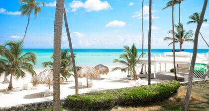 Playa Turquesa G-201 Premier Beachfront FRONTLINE Ocean View 100mbps Wifi