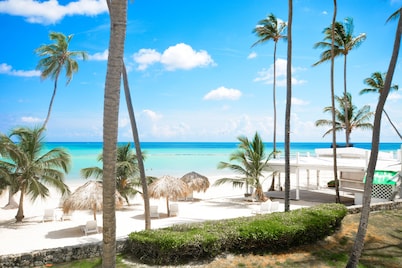 Playa Turquesa G-201 Premier Beachfront FRONTLINE Ocean View 100mbps Wifi