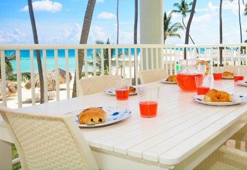 Playa Turquesa G-201 Premier Beachfront FRONTLINE Ocean View 100mbps Wifi