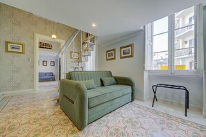 Smart TV, books - Traditional Corner Townhouse for rent. Ideal for Groups or Families! (Bormla)