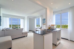Interior - Caribbean Beachside Hidden Oasis (Playa Juan Dolio)