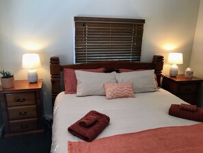 2 bedrooms, desk, iron/ironing board, bed sheets