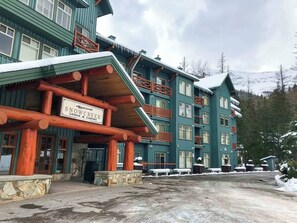 Exterior - Luxury 2 Bedrooms Right On The Slopes (Fernie)