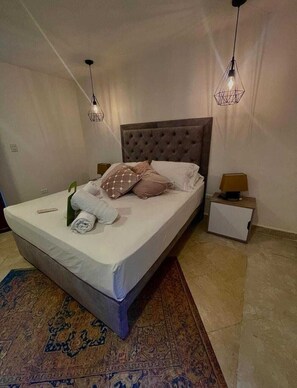 Basic-Doppelzimmer | Schreibtisch, laptopgeeigneter Arbeitsplatz, kostenloses WLAN