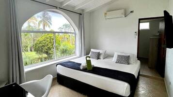 Basic Double Room | Desk, laptop workspace, free WiFi