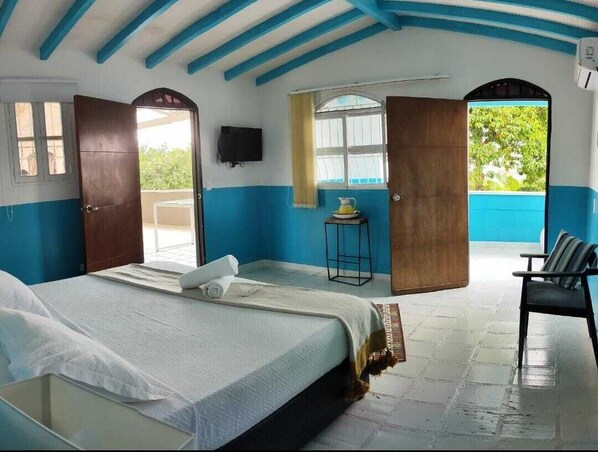 Basic Double Room | Desk, laptop workspace, free WiFi