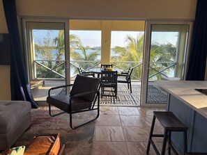 Smart TV, books - Private Waterfront Estate for 16- Two Apartments & One house. (Green turtle cay)