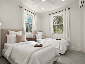 7 bedrooms, desk, iron/ironing board, travel crib