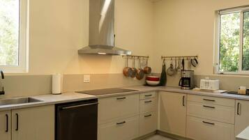 Fridge, stovetop, coffee/tea maker, electric kettle