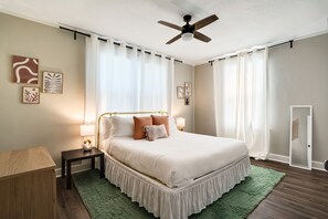 5 bedrooms, iron/ironing board, WiFi, bed sheets