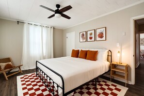 5 bedrooms, iron/ironing board, WiFi, bed sheets