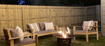 Welcome to your Spacious and Vivacious Getaway! Game room & fire pit &workspace!