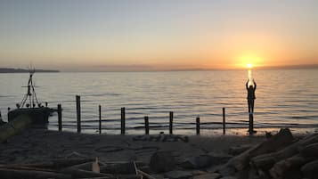 Sun-loungers, beach towels