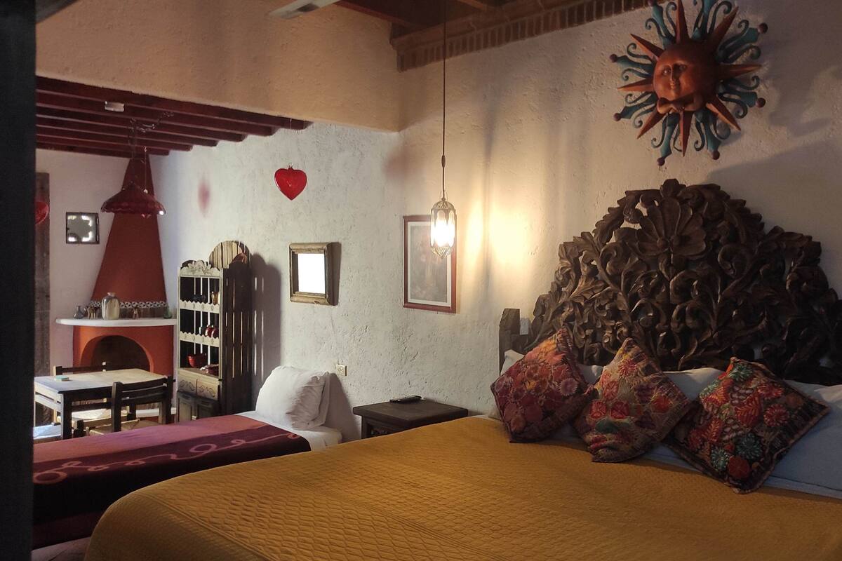 Deluxe Loft | Hypo-allergenic bedding available, down comforters, pillowtop beds, desk