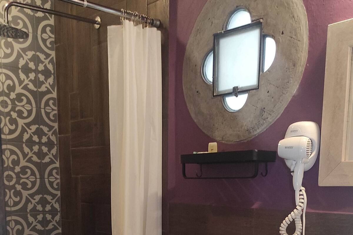 Deluxe Double Room | Bathroom | Hair dryer, towels, soap, shampoo
