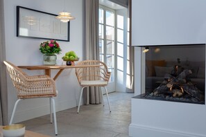 Unclassified image, 3 of 35, button