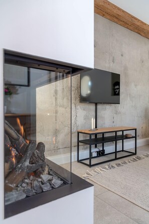 Unclassified image, 4 of 35, button