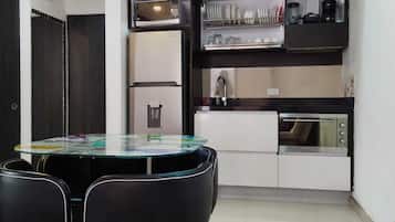 Fridge, microwave, oven, coffee/tea maker