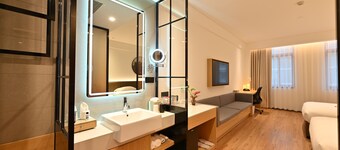 Changsheng Hotel 