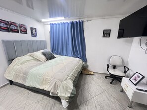 1 soverom, strykejern/-brett og sengetøy