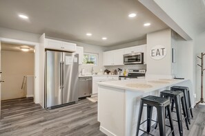 ハウス | 専用キッチン | 冷蔵庫、電子レンジ、オーブン、食器洗い機