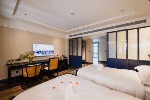 Superior Room | In-room safe, iron/ironing board, free WiFi - Chikan Gu Zheng Mei Tang Hotel (Zhaoqing)