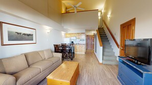 TV, fireplace - Hearthstone Lodge #222 (Sun Peaks)