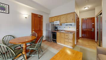 冰箱、微波炉、炉灶、洗碗机