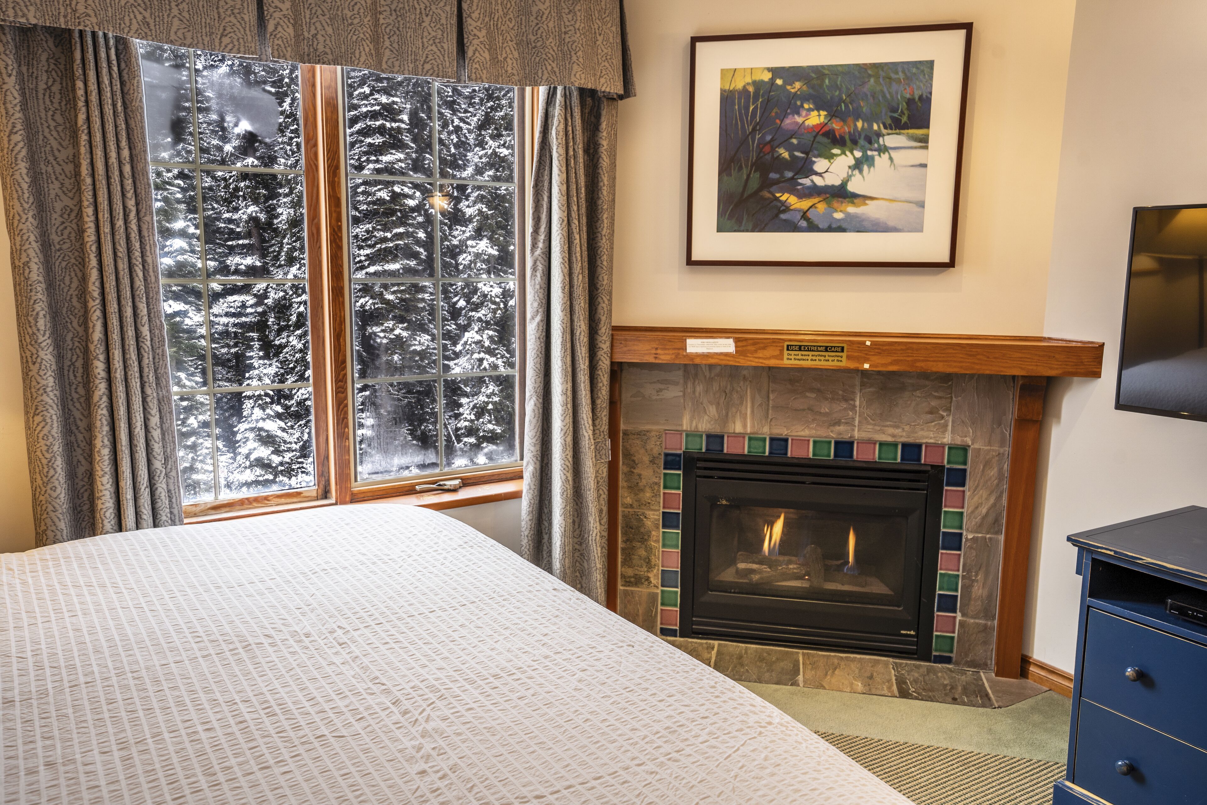 Een strijkplank/strijkijzer, wifi, beddengoed