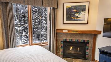 Een strijkplank/strijkijzer, wifi, beddengoed