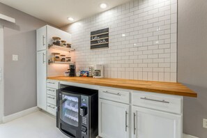 Interior - Cozy 2-Bedroom Home w/ Study Room near IAH Airport (Houston)