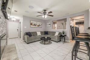 Smart-TV, Kamin, Stereoanlage