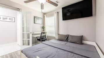 3 habitaciones, escritorio, tabla de planchar con plancha y wifi gratis
