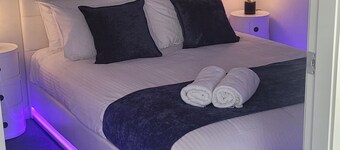 UNIT  3 .....PET-FRIENDLY ..OPPOSITE  WATER..GARAGE PARKING..LOWER LEVEL..