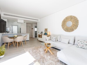 TV - Higuerón Rental Med Life (Fuengirola)