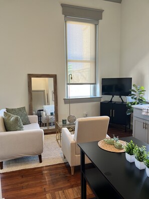 Smart TV - Serene Urban Oasis (Louisville)