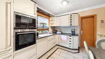 Kühlschrank, Herdplatte, Geschirrspüler