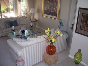 Smart TV, fireplace, DVD player, books