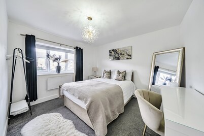 2 Bed apartment Sleeps 3 -Smart Tv -Private garden