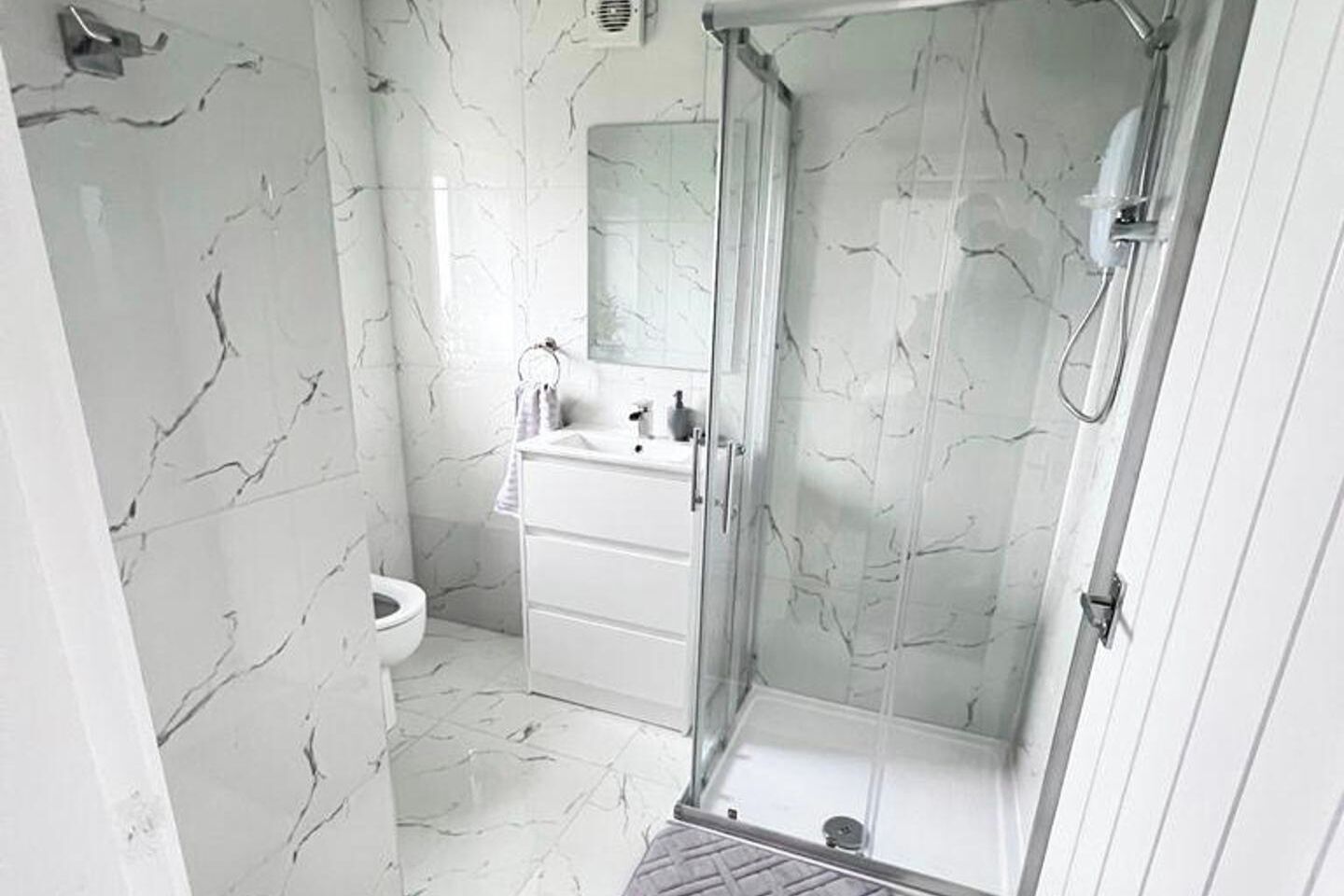 淋浴設備、風筒、提供毛巾、番梘