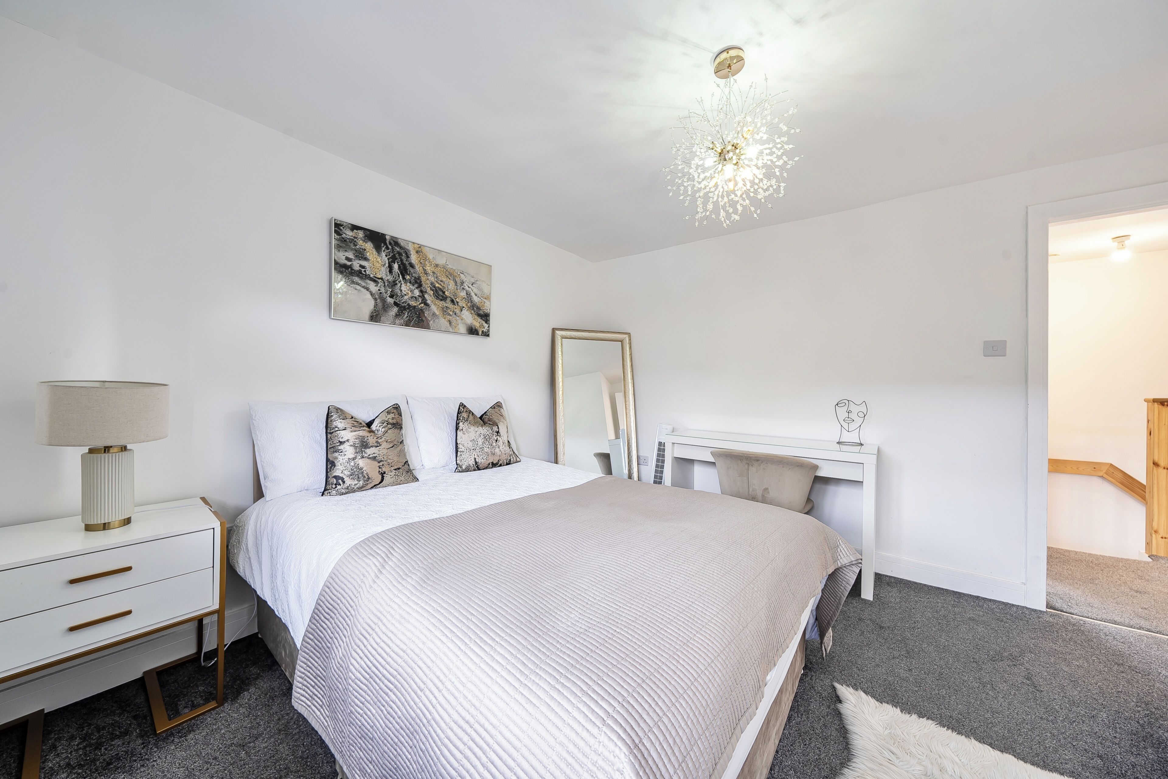 2 bedrooms, desk, iron/ironing board, WiFi