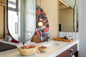 1 bedroom, WiFi, bed sheets - Experience the perfect blend of natural elements and modern design in this room (Bali)