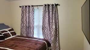 5 Schlafzimmer, Schreibtisch, Bügeleisen/Bügelbrett, kostenloses WLAN