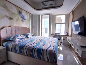 1 bedroom, WiFi, bed sheets - Cozy studio apartment above Pakuwon Mall Surabaya w/ WiFi and Netflix to chill. (Jawa Timur)