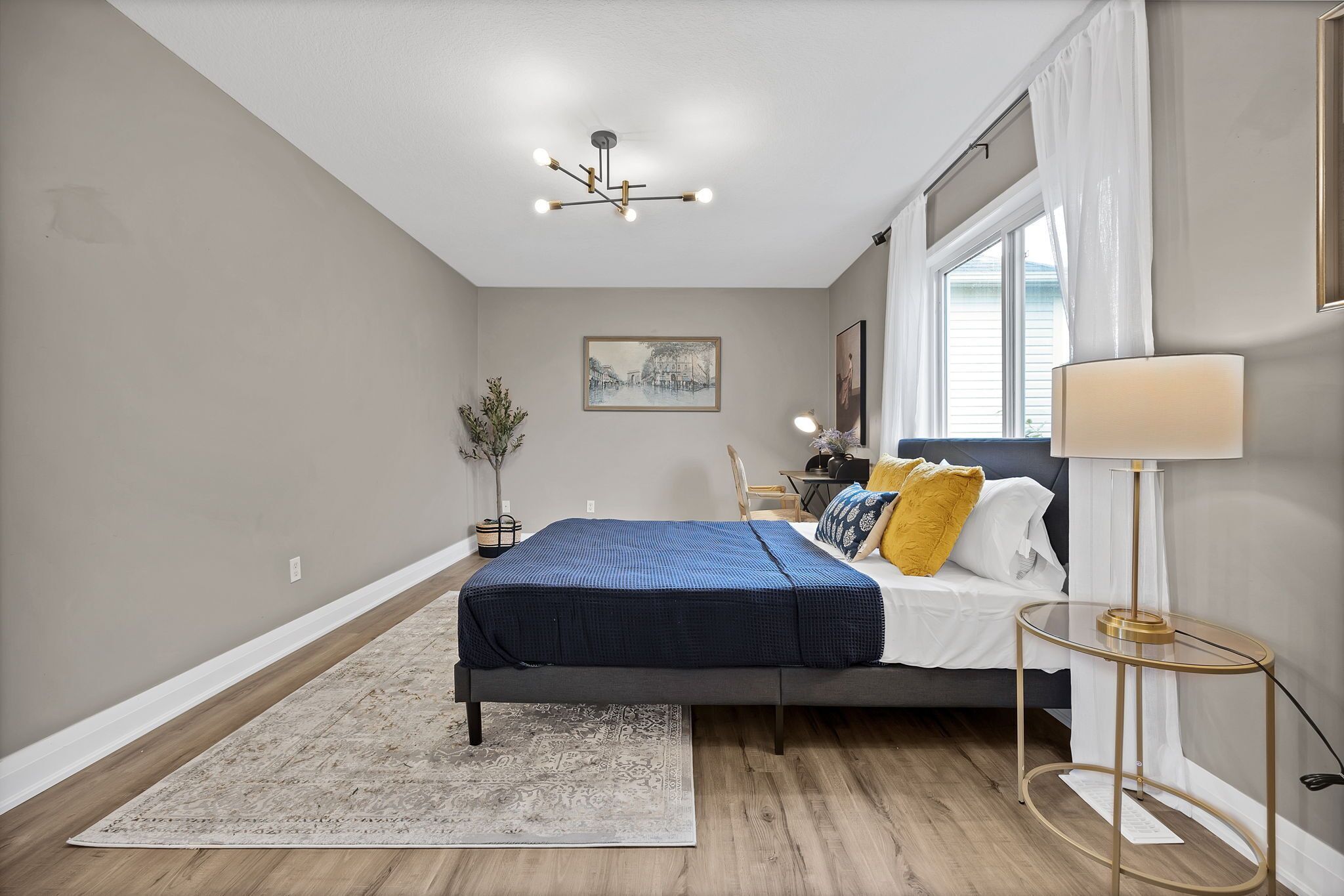 4 Schlafzimmer, Schreibtisch, Bügeleisen/Bügelbrett, kostenloses WLAN