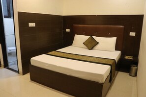 1 bedroom, desk, WiFi, bed sheets - Hotel The Black Gold - Deluxe Room
 (Nayagaon)