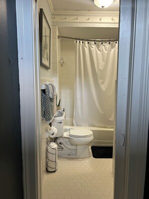 Handtücher, Seife, Toilettenpapier