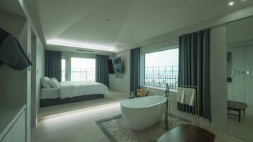 ุฃุบุทูุฉ ูุฑุงุด ู
ุชู
ูุฒุฉ ูุฃูุญูุฉ ู
ุญุดูุฉ ุจุงูุฑูุด ูุจุฏูููุฑุงุช ูุฑูุฏุฉ ููู ุบุฑูุฉ ูู
ูุชุจ